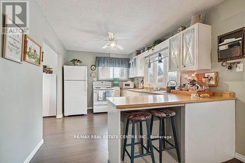 959 Corner Avenue, Innisfil (Lefroy), ON - Indoor Photo Showing Kitchen