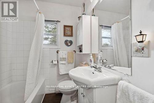 959 Corner Avenue, Innisfil (Lefroy), ON - Indoor Photo Showing Bathroom