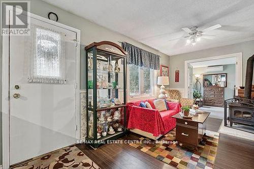 959 Corner Avenue, Innisfil (Lefroy), ON - Indoor Photo Showing Living Room