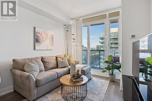 1514 - 9471 Yonge Street, Richmond Hill (Observatory), ON - Indoor Photo Showing Living Room