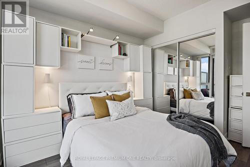 1514 - 9471 Yonge Street, Richmond Hill (Observatory), ON - Indoor Photo Showing Bedroom