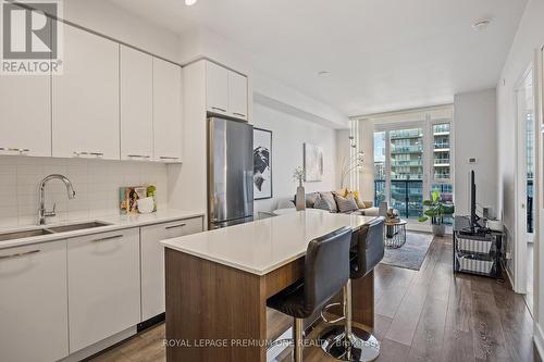 1514 - 9471 Yonge Street, Richmond Hill (Observatory), ON - Indoor Photo Showing Kitchen With Double Sink