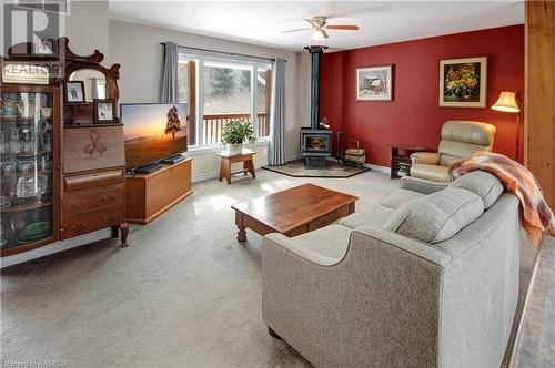 697 Elsinore Road, South Bruce Peninsula, ON - Indoor Photo Showing Living Room