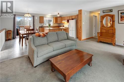 697 Elsinore Road, South Bruce Peninsula, ON - Indoor Photo Showing Living Room