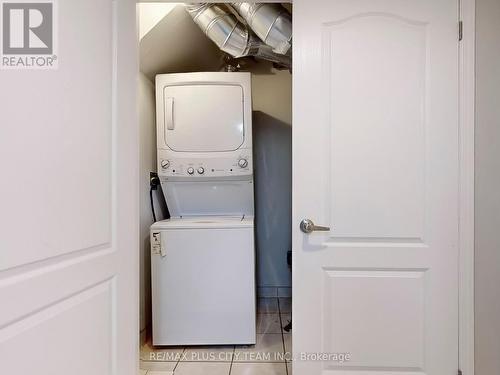 122 - 2441 Greenwich Drive, Oakville (West Oak Trails), ON - Indoor Photo Showing Laundry Room