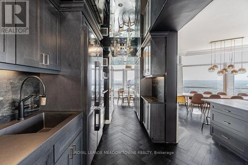 Ph10 - 1300 Bloor Street, Mississauga (Applewood), ON - Indoor Photo Showing Kitchen