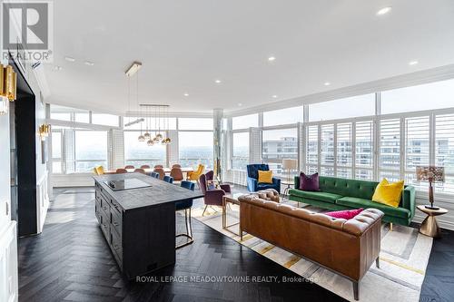 Ph10 - 1300 Bloor Street, Mississauga (Applewood), ON - Indoor Photo Showing Living Room