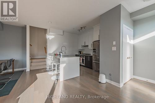 Th 9 - 4080 Parkside Village Drive, Mississauga, ON - Indoor Photo Showing Kitchen