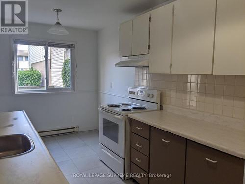 9 Hillgate Drive, Brampton, ON - Indoor Photo Showing Kitchen