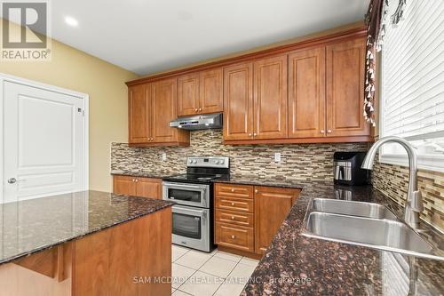 53 Heatherglen Drive, Brampton (Credit Valley), ON - Indoor Photo Showing Kitchen With Double Sink With Upgraded Kitchen