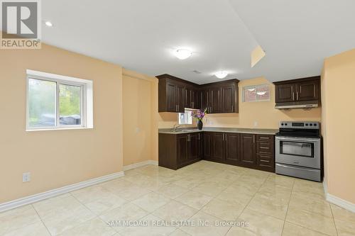 53 Heatherglen Drive, Brampton, ON - Indoor Photo Showing Kitchen