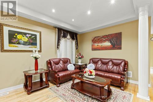 53 Heatherglen Drive, Brampton, ON - Indoor Photo Showing Living Room