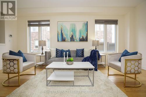 25 Dale Meadows Road, Brampton, ON - Indoor Photo Showing Living Room