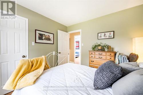 25 Newman Road, Kawartha Lakes (Little Britain), ON - Indoor Photo Showing Bedroom