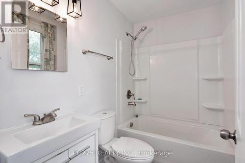 109 Mary Street, Sarnia, ON - Indoor Photo Showing Bathroom