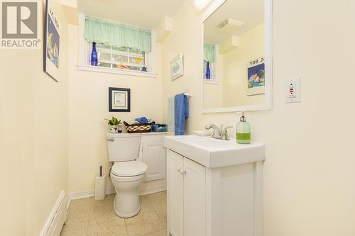 33 Smithville Crescent, St. John'S, NL - Indoor Photo Showing Bathroom