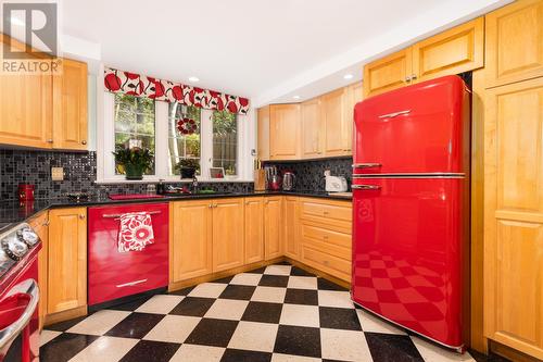 33 Smithville Crescent, St. John'S, NL - Indoor Photo Showing Kitchen