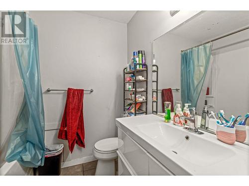 522 Hein Road, Kelowna, BC - Indoor Photo Showing Bathroom