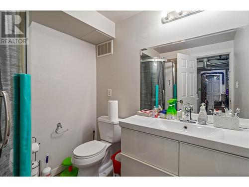 522 Hein Road, Kelowna, BC - Indoor Photo Showing Bathroom