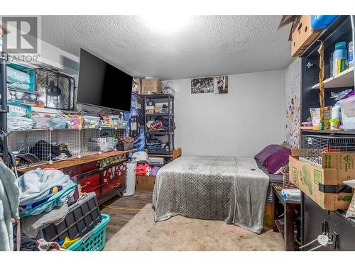 522 Hein Road, Kelowna, BC - Indoor Photo Showing Bedroom