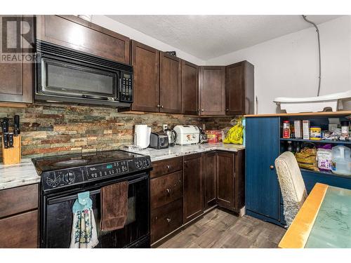 522 Hein Road, Kelowna, BC - Indoor Photo Showing Kitchen