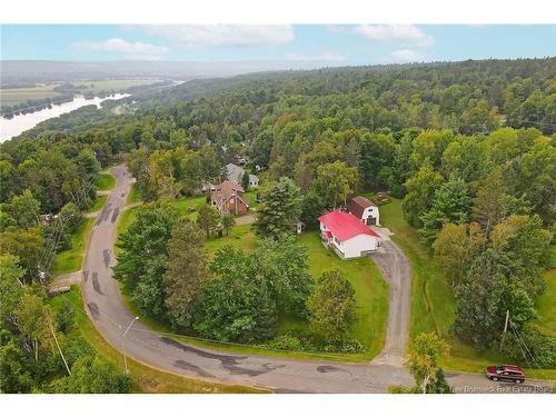 12 Hillsleigh Crt, Douglas, NB 