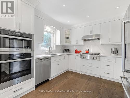 19 Nevada Avenue, Toronto (Newtonbrook East), ON - Indoor Photo Showing Kitchen With Upgraded Kitchen