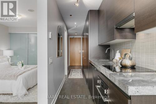 1307 - 629 King Street W, Toronto (Waterfront Communities), ON - Indoor Photo Showing Kitchen