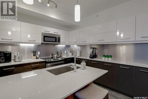 402 409 B Avenue S, Saskatoon, SK - Indoor Photo Showing Kitchen With Double Sink With Upgraded Kitchen