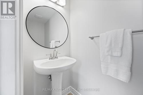 112 Rutherford Road, Bradford West Gwillimbury, ON - Indoor Photo Showing Bathroom