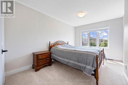 112 Rutherford Road, Bradford West Gwillimbury, ON - Indoor Photo Showing Bedroom