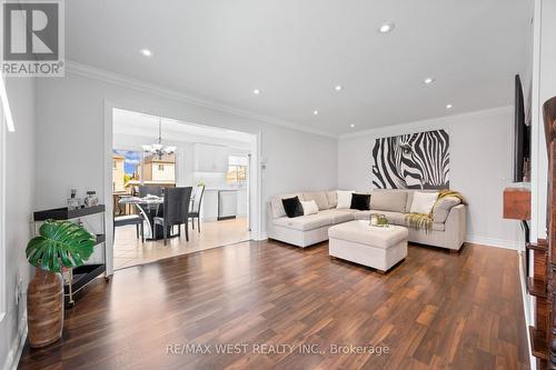 112 Rutherford Road, Bradford West Gwillimbury, ON - Indoor Photo Showing Living Room