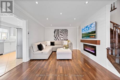 112 Rutherford Road, Bradford West Gwillimbury (Bradford), ON - Indoor Photo Showing Living Room With Fireplace