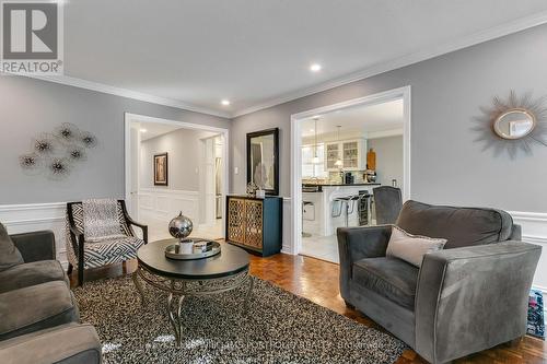 5216 Champlain Trail, Mississauga, ON - Indoor Photo Showing Living Room