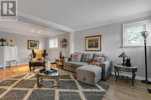 5216 Champlain Trail, Mississauga, ON - Indoor Photo Showing Living Room