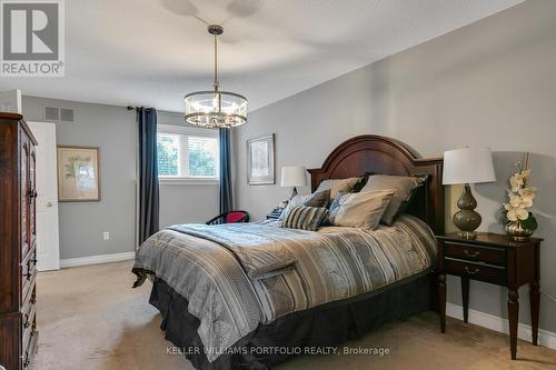 5216 Champlain Trail, Mississauga, ON - Indoor Photo Showing Bedroom