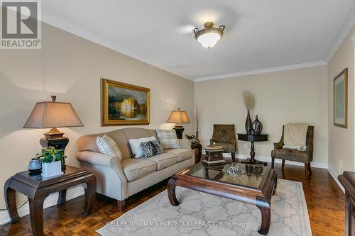 5216 Champlain Trail, Mississauga, ON - Indoor Photo Showing Living Room