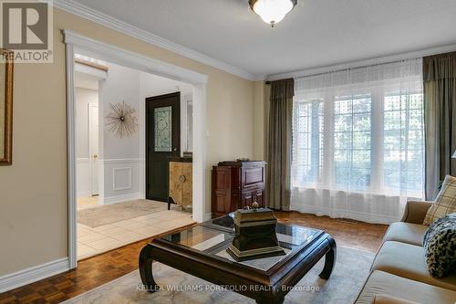 5216 Champlain Trail, Mississauga, ON - Indoor Photo Showing Living Room