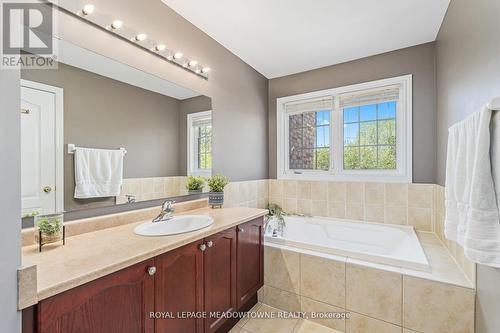 102 Cedarbrook Road, Brampton (Sandringham-Wellington), ON - Indoor Photo Showing Bathroom