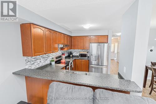 102 Cedarbrook Road, Brampton (Sandringham-Wellington), ON - Indoor Photo Showing Kitchen