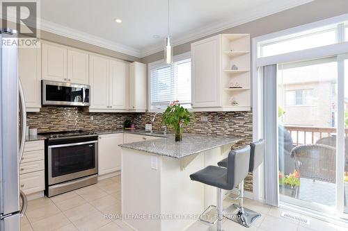 80 Rockman Crescent, Brampton (Northwest Brampton), ON - Indoor Photo Showing Kitchen With Upgraded Kitchen