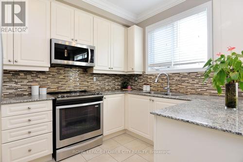 80 Rockman Crescent, Brampton (Northwest Brampton), ON - Indoor Photo Showing Kitchen With Double Sink With Upgraded Kitchen