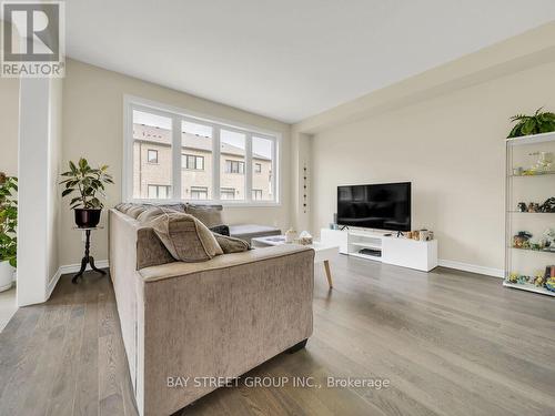 411 Barker Parkway W, Thorold, ON - Indoor Photo Showing Living Room