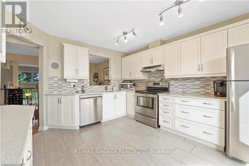 41 - 15 Lakeside Drive, St. Catharines, ON - Indoor Photo Showing Kitchen With Upgraded Kitchen