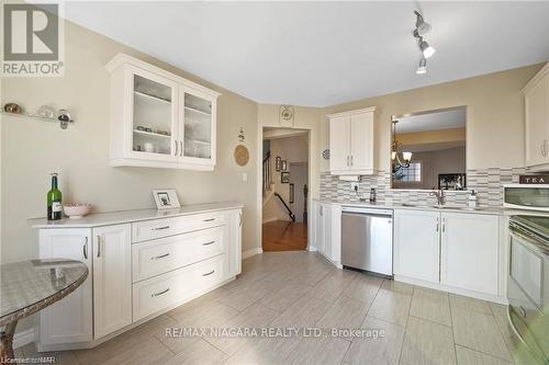 41 - 15 Lakeside Drive, St. Catharines, ON - Indoor Photo Showing Kitchen With Upgraded Kitchen