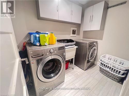 2084 North Routledge Park, London, ON - Indoor Photo Showing Laundry Room