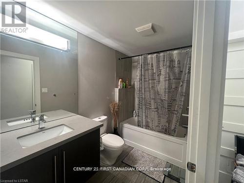 2084 North Routledge Park, London, ON - Indoor Photo Showing Bathroom