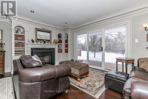 5427 Ravenshoe Road, East Gwillimbury, ON - Indoor Photo Showing Living Room With Fireplace