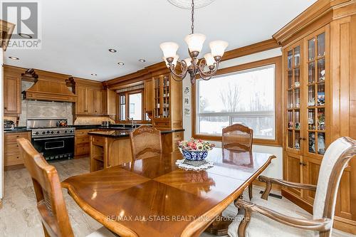 5427 Ravenshoe Road, East Gwillimbury, ON - Indoor Photo Showing Dining Room