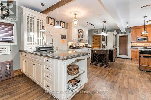 5427 Ravenshoe Road, East Gwillimbury, ON - Indoor Photo Showing Kitchen With Upgraded Kitchen